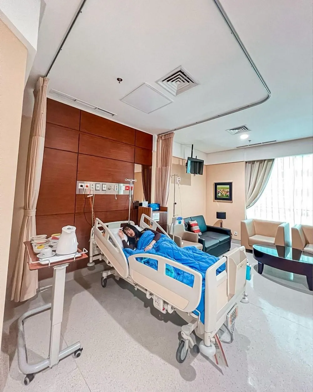 lucinta luna dilarikan ke RS © berbagai sumber lucinta luna dilarikan ke RS © berbagai sumber