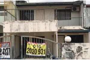 11 Potret rumah jadul dimakeover jadi hunian tropis modern ini bikin tercengang, ada mini kolam renang