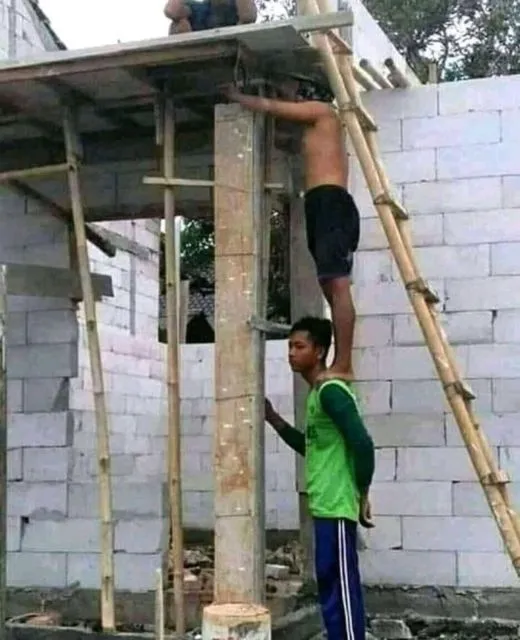 Momen lucu kerja sama saat bekerja © 2023 brilio.net Momen lucu kerja sama saat bekerja © 2023 brilio.net