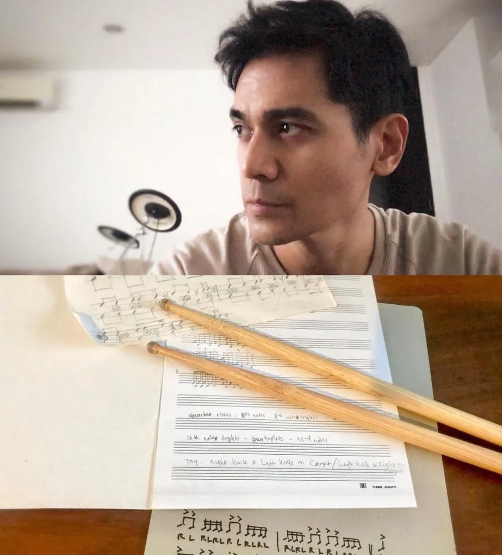 Seleb pria ini dijuluki vampir karena punya wajah awet muda © 2023 brilio.net Seleb pria ini dijuluki vampir karena punya wajah awet muda © 2023 brilio.net