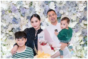 Hari lahir barengan, intip 10 potret detail kue ultah Raffi Ahmad dan Nagita Slavina yang elegan abis