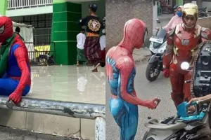 11 Potret kocak kalau Spider-Man tinggal di Indonesia, ada yang jadi kurir