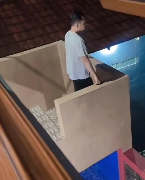 wanita penghuni rumah di pinggir kuburan © 2023 brilio.net wanita penghuni rumah di pinggir kuburan © 2023 brilio.net