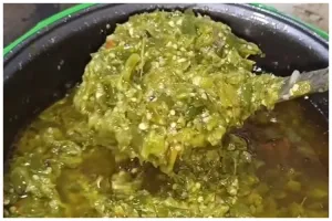 Tanpa perlu direbus, ini trik bikin sambal hijau ala rumah makan padang yang wangi dan antipahit
