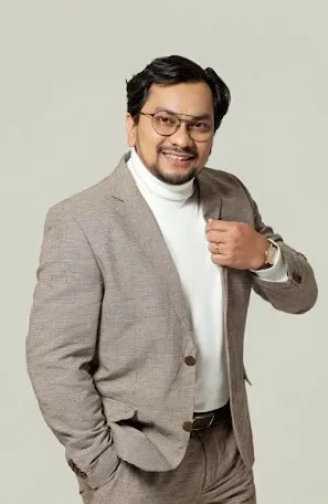 Tompi nyanyikan lagu Bimbo ‘Ada Anak Bertanya Pada Bapaknya’ © Istimewa Tompi nyanyikan lagu Bimbo ‘Ada Anak Bertanya Pada Bapaknya’ © Istimewa