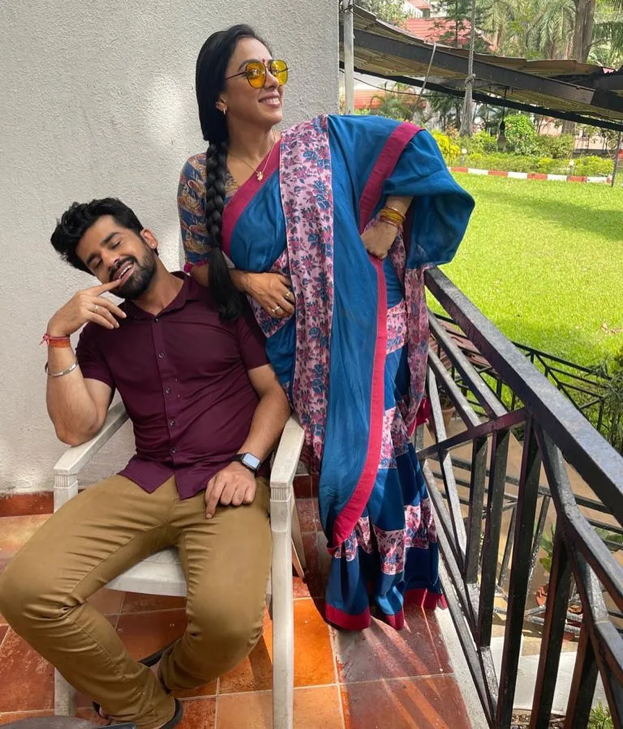 kedekatan anupamaa dan anak sulungnya di luar syuting © berbagai sumber kedekatan anupamaa dan anak sulungnya di luar syuting © berbagai sumber