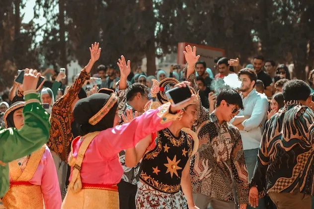 Contoh keberagaman di lingkungan masyarakat © 2023 brilio.net Contoh keberagaman di lingkungan masyarakat © 2023 brilio.net