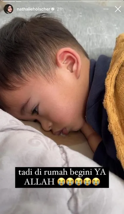 nathalie singgung sikap cuek sule usai anaknya dilarikan ke rumah sakit © berbagai sumber nathalie singgung sikap cuek sule usai anaknya dilarikan ke rumah sakit © berbagai sumber