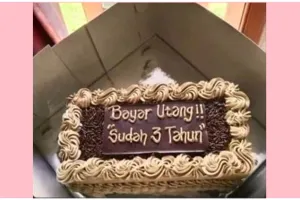 Nggak jadi spesial, 11 potret kocak tulisan di kue ulang tahun ini malah bikin kesal