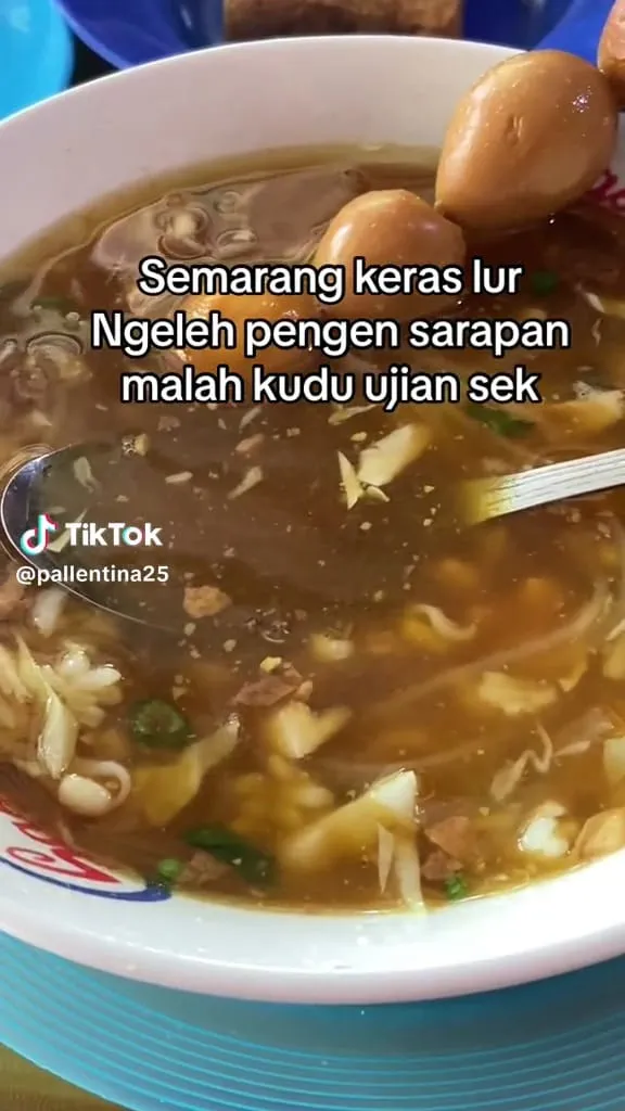 Tulisan menu serasa soal matematika © TikTok Tulisan menu serasa soal matematika © TikTok