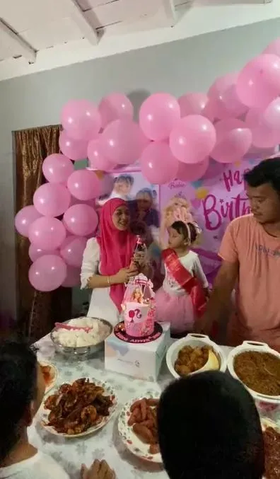 Momen kocak pesta ulang tahun pakai konfeti TikTok