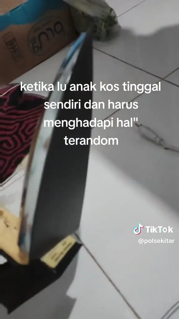 Penampakan setrika tiba-tiba meleleh © TikTok Penampakan setrika tiba-tiba meleleh © TikTok