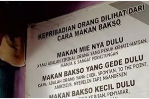 11 Tulisan lucu di warung bakso ini bikin pembeli gagal fokus, terlalu sayang buat nggak dibaca