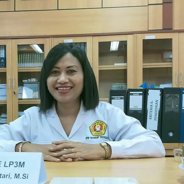 Puji Lestari sang Guru Besar © brilio.net Puji Lestari sang Guru Besar © brilio.net