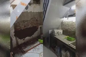 Solusi rumah sempit, 9 potret kolong tangga dirombak jadi dapur mungil ini estetik tapi compact