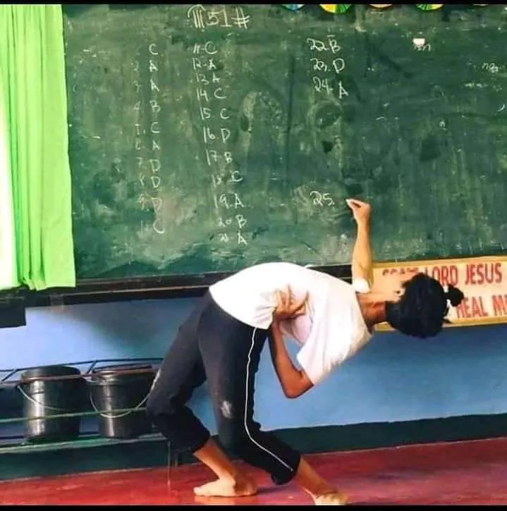 murid ke depan kelas © berbagai sumber