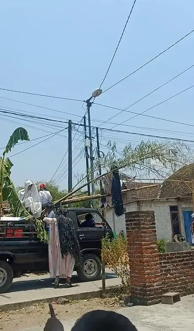 Momen kocak warga kampung cosplay kuntilanak TikTok