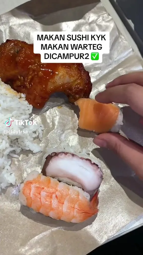 Makan sushi serasa nasi warteg © TikTok Makan sushi serasa nasi warteg © TikTok