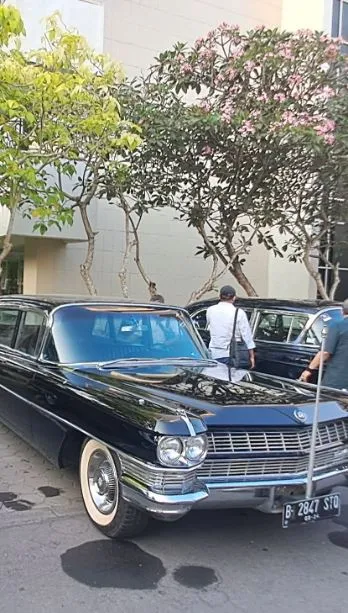 mobil lawas Soekarno yang dipakai Ganjar-Mahfud daftar ke KPU merdeka.com mobil lawas Soekarno yang dipakai Ganjar-Mahfud daftar ke KPU merdeka.com