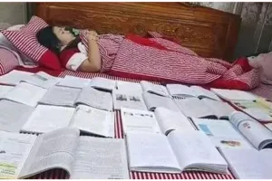 11 Potret kocak kelakuan siswa saat kerjakan tugas sekolah di rumah ini bikin senyum kecut