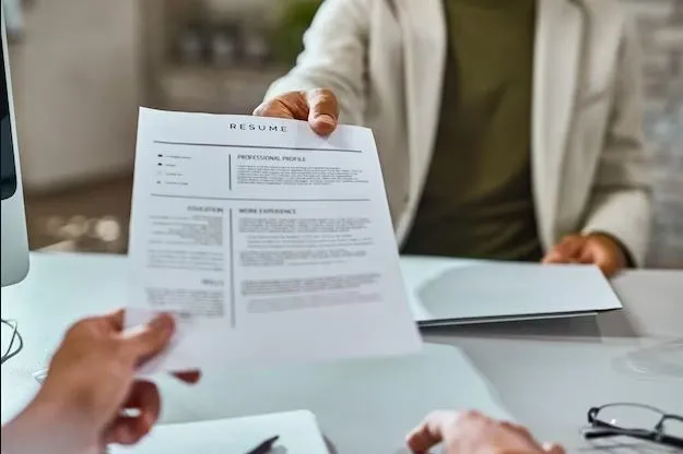 Contoh CV dalam bahasa Inggris freepik.com Contoh CV dalam bahasa Inggris freepik.com