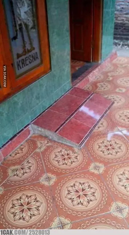 benda salah posisi © berbagai sumber