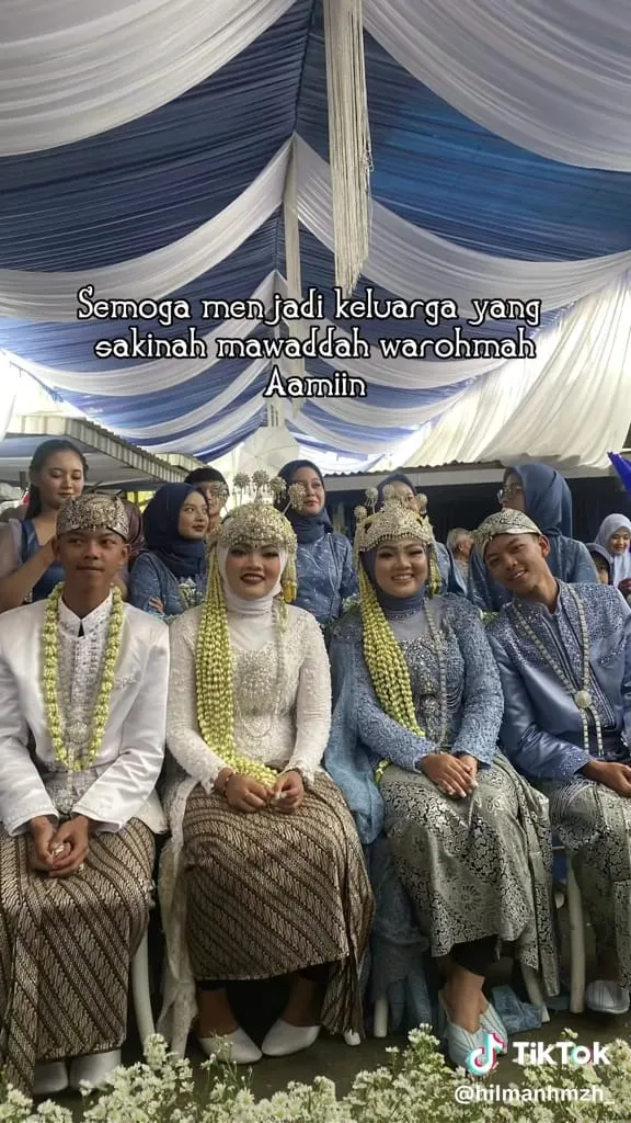 Sesama kembar menikah © TikTok