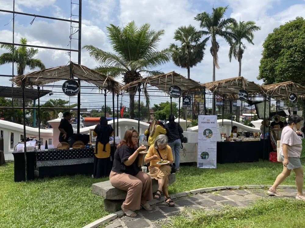 Liputan Pasar Wiguna © 2024 brilio.net Liputan Pasar Wiguna © 2024 brilio.net