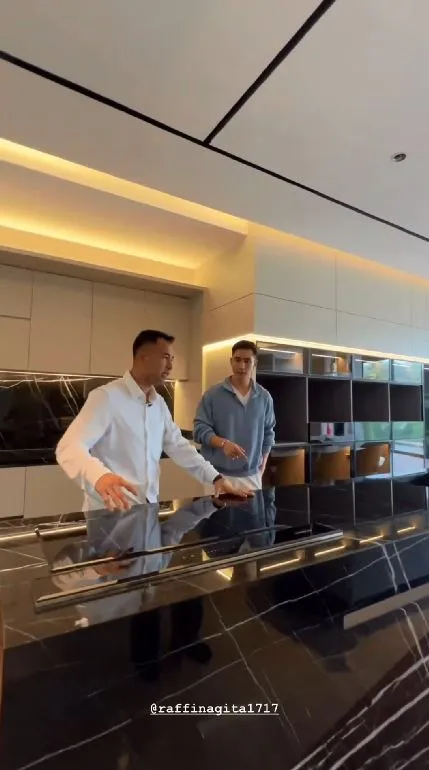 potret dapur verrel bramasta di rumah baru © berbagai sumber