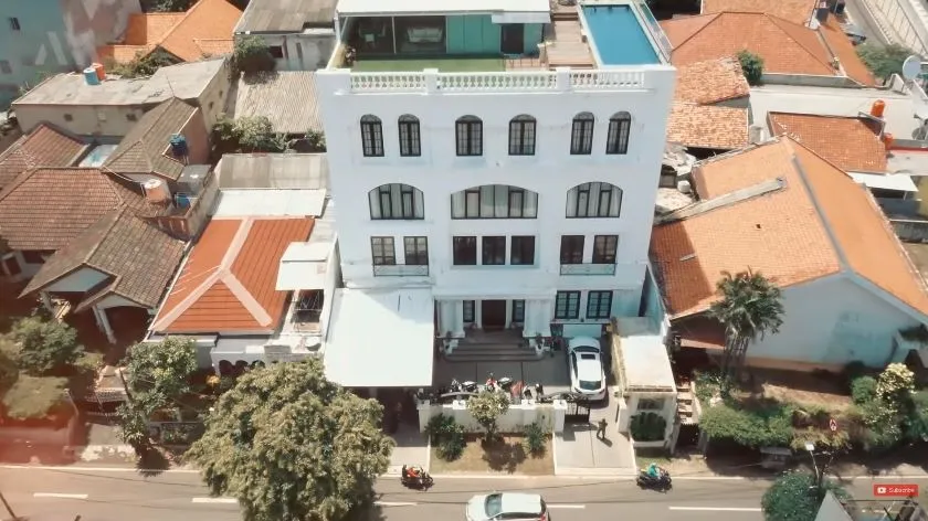 kolam renang zaskia sungkar © YouTube kolam renang zaskia sungkar © YouTube