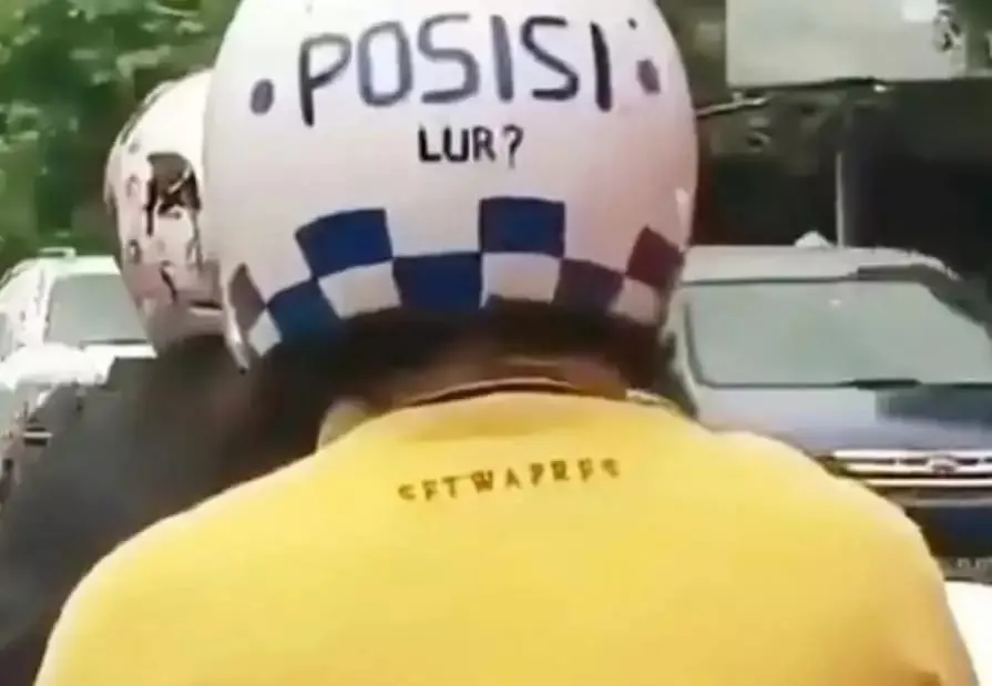 helm nyeleneh parah berbagai sumber