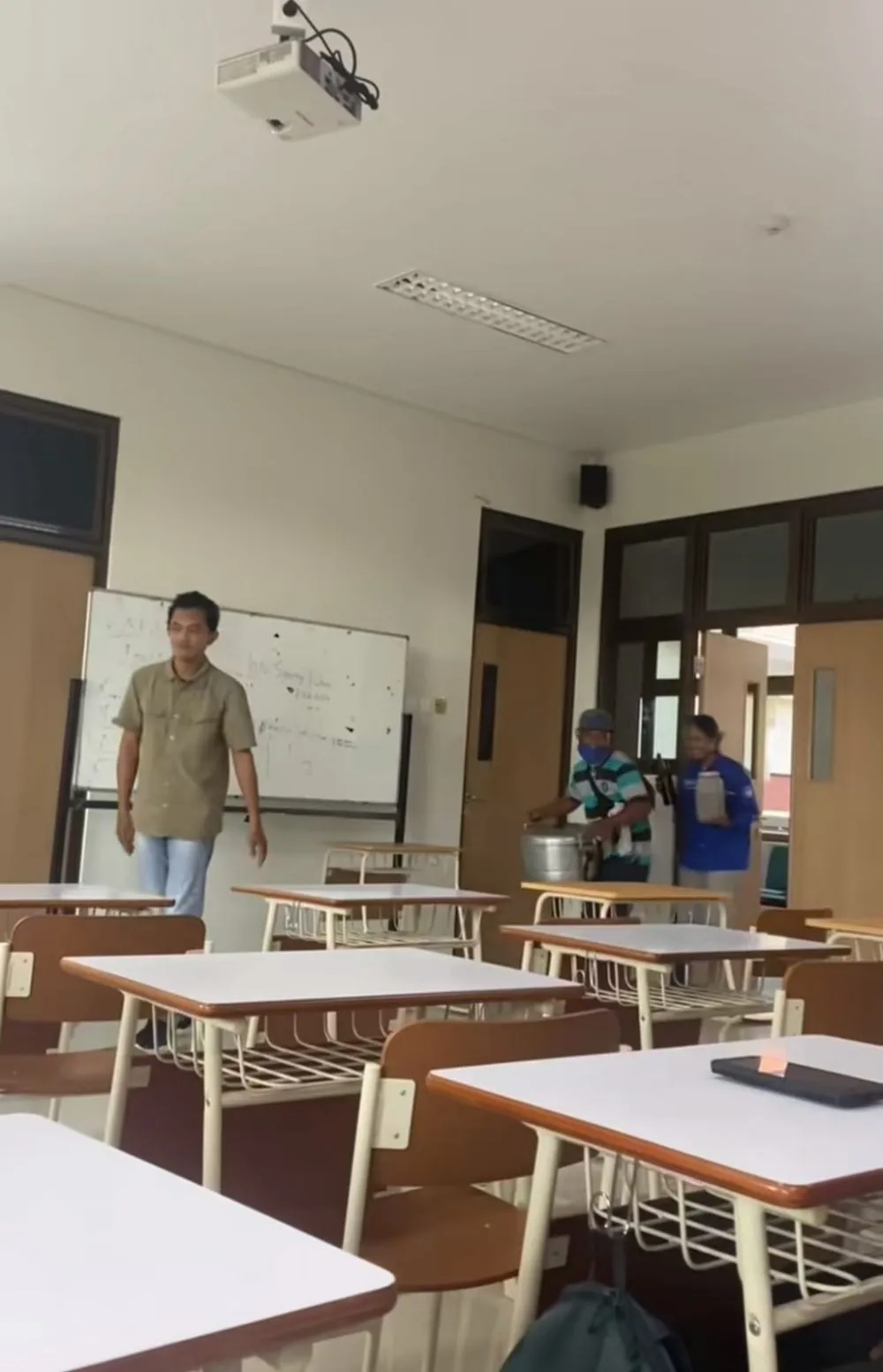 dosen traktir siomay © TikTok dosen traktir siomay © TikTok