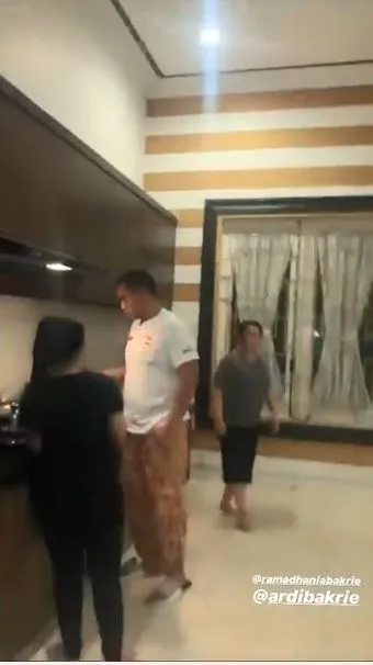 dapur kantor nia ramadhani © 2024 brilio.net dapur kantor nia ramadhani © 2024 brilio.net