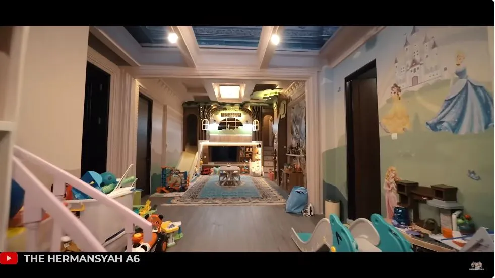 kamar arsy anak ashanty © YouTube