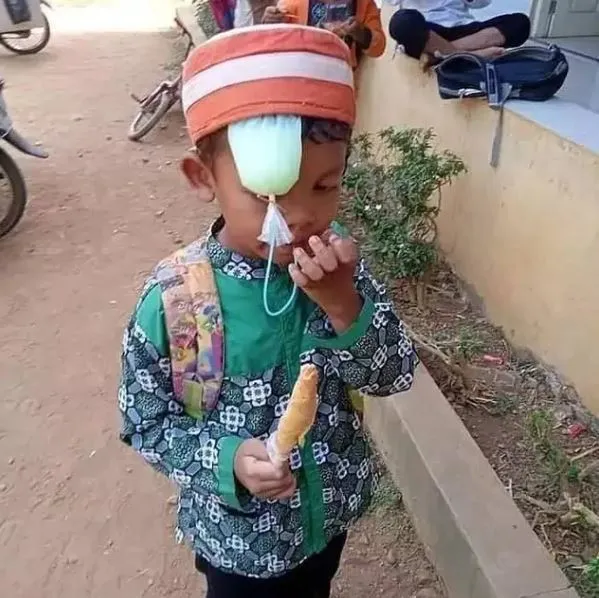 potret kocak saat menikmati minuman Berbagai sumber potret kocak saat menikmati minuman Berbagai sumber