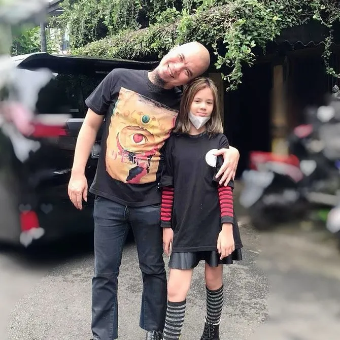 Gaya modis Safeea anak Ahmad Dhani © Instagram