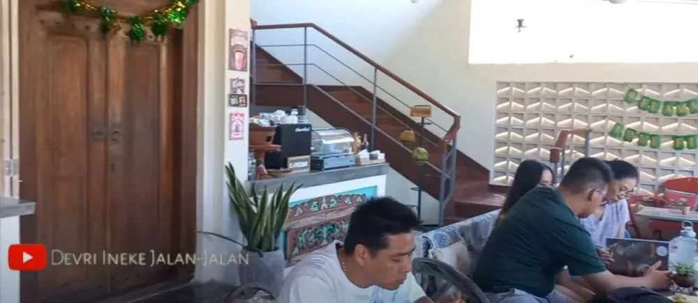 potret warung Tamara Bleszynski di Bali © 2024 brilio.net potret warung Tamara Bleszynski di Bali © 2024 brilio.net