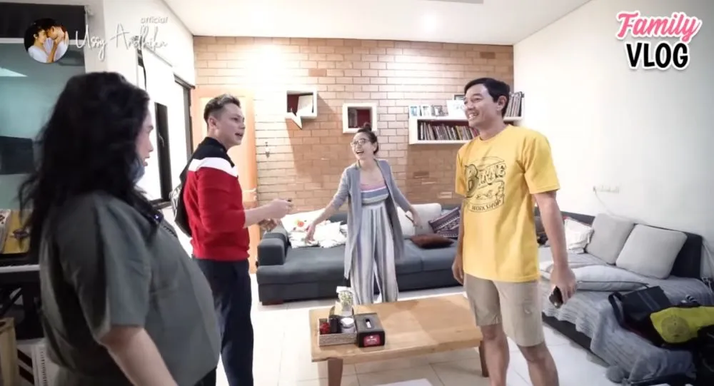 ruang tamu Hesti Purwadinata © 2024 brilio.net ruang tamu Hesti Purwadinata © 2024 brilio.net