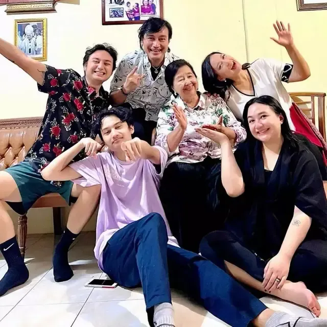 keharmonisan seleb dan mantan mertua © berbagai sumber