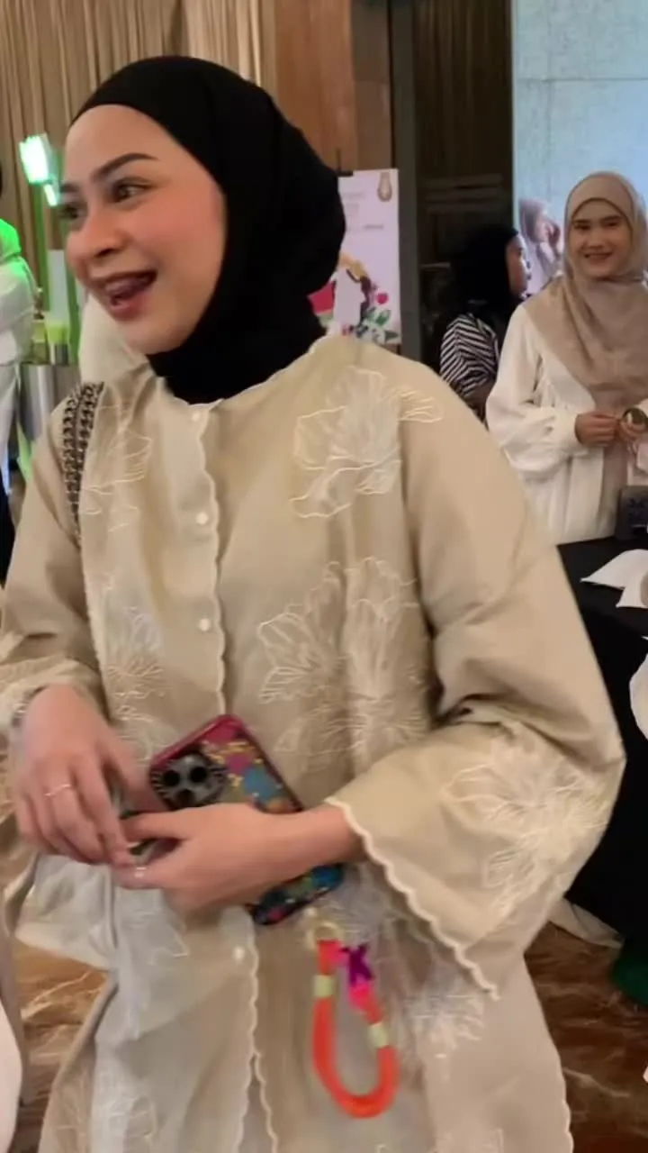 momen ira nandha di halalbihalal © berbagai sumber momen ira nandha di halalbihalal © berbagai sumber