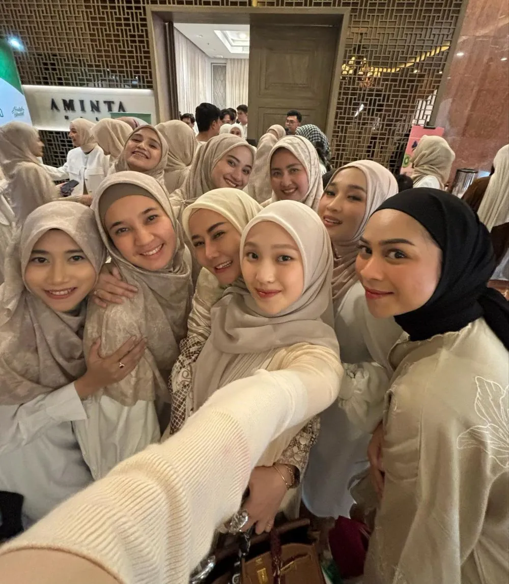 momen ira nandha di halalbihalal © berbagai sumber momen ira nandha di halalbihalal © berbagai sumber