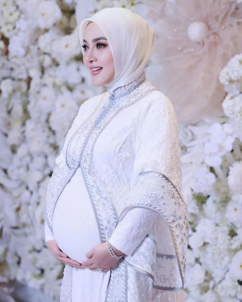 Syahrini umumkan kehamilan © 2024 Instagram Syahrini umumkan kehamilan © 2024 Instagram