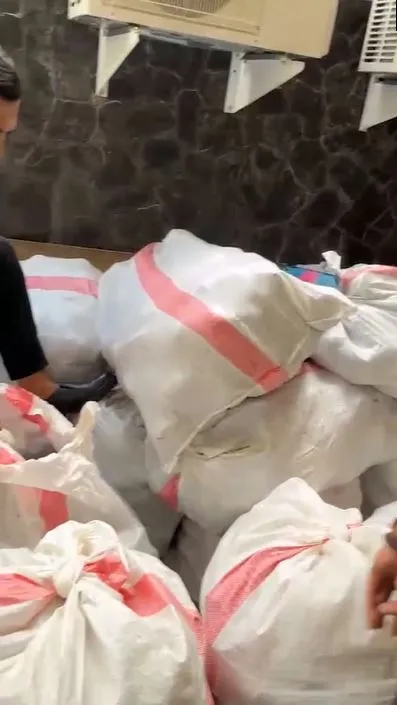 Penampakan uang Rp1,5 miliar jadi sampah TikTok Penampakan uang Rp1,5 miliar jadi sampah TikTok