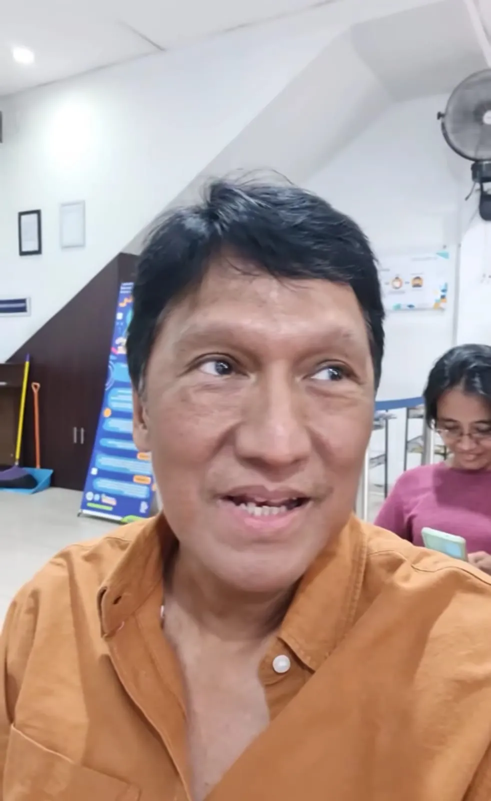 Ikang Fawzi seharian antre BPJS © TikTok Ikang Fawzi seharian antre BPJS © TikTok