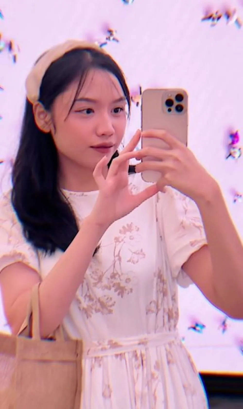 transformasi gadis penjual bubur saat kondangan © TikTok transformasi gadis penjual bubur saat kondangan © TikTok