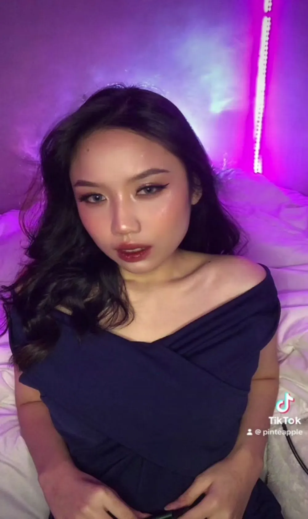 transformasi gadis penjual bubur saat kondangan © TikTok transformasi gadis penjual bubur saat kondangan © TikTok