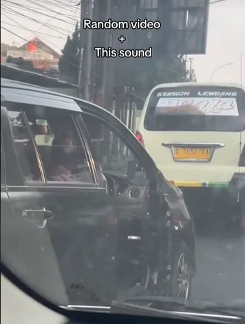 santai di jalan raya meski tanpa pintu © TikTok