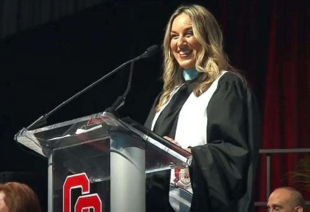 momen kelulusan 14 pasang kembar todays.com