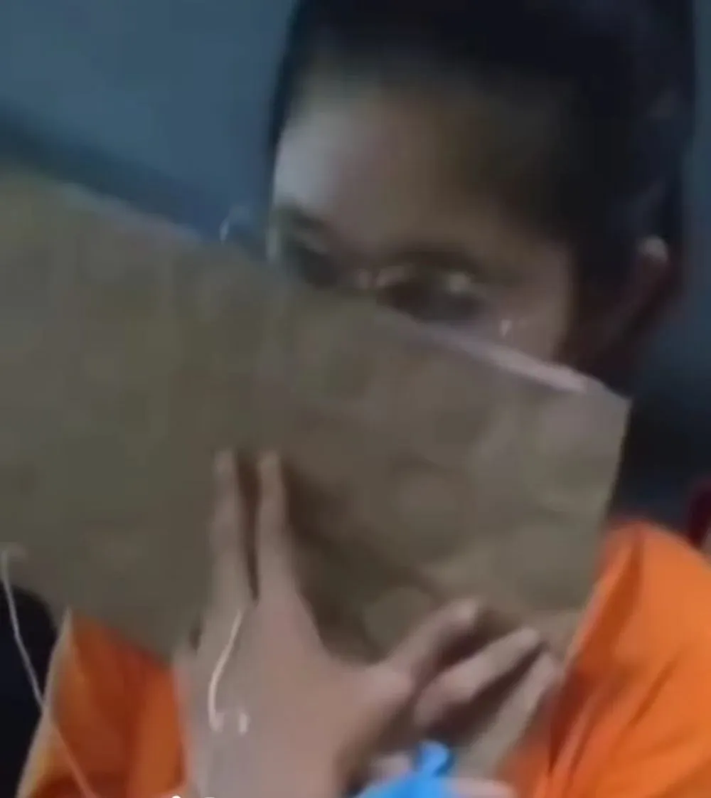 nekat mencuri 143 unit handphone  © Instagram