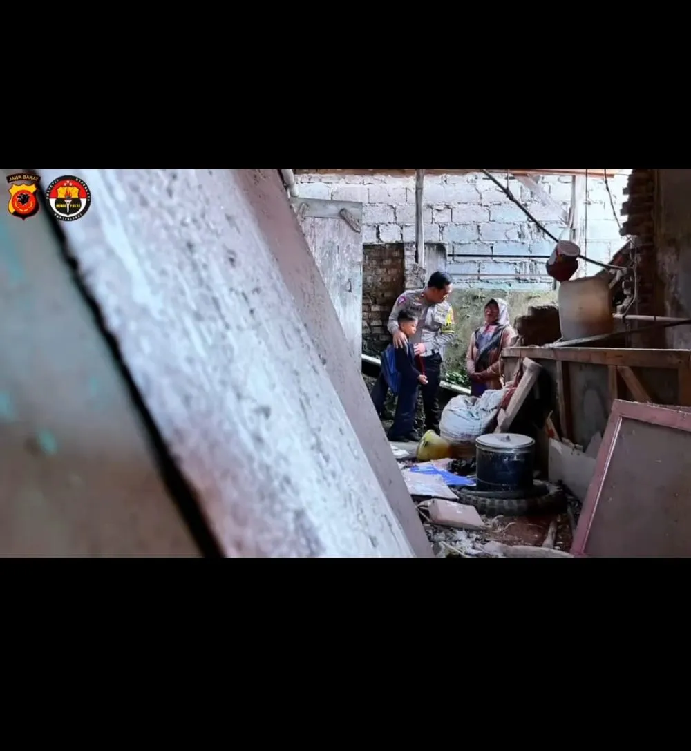 polisi ambilkan rapor anak sd © Instagram polisi ambilkan rapor anak sd © Instagram